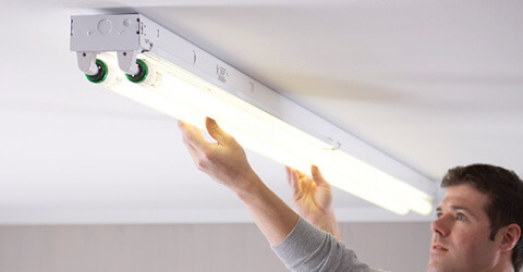 Linear fluorescent lamp